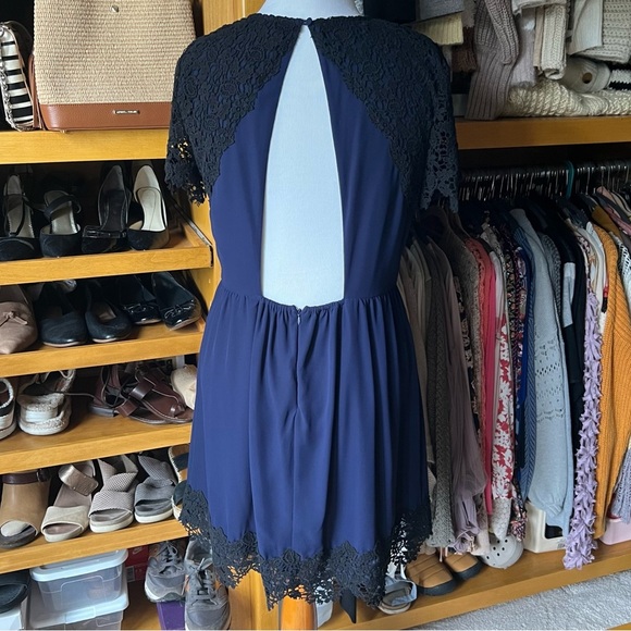 ⭐️BOGO FREE⭐️ URBAN OUTFITTERS Pins and Needles Navy and black NWT size L - Picture 4 of 14